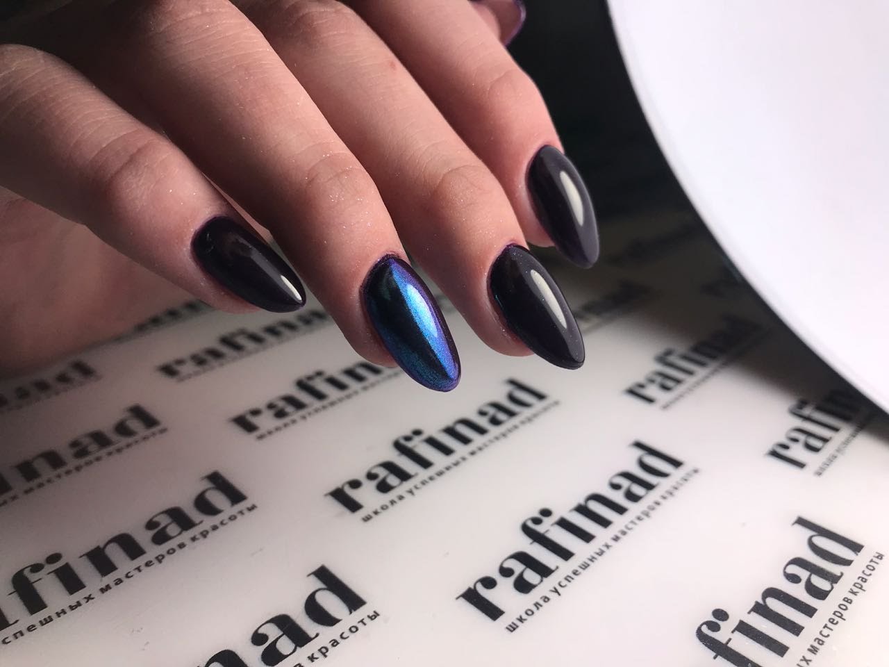 Blue chrome nails by Daria