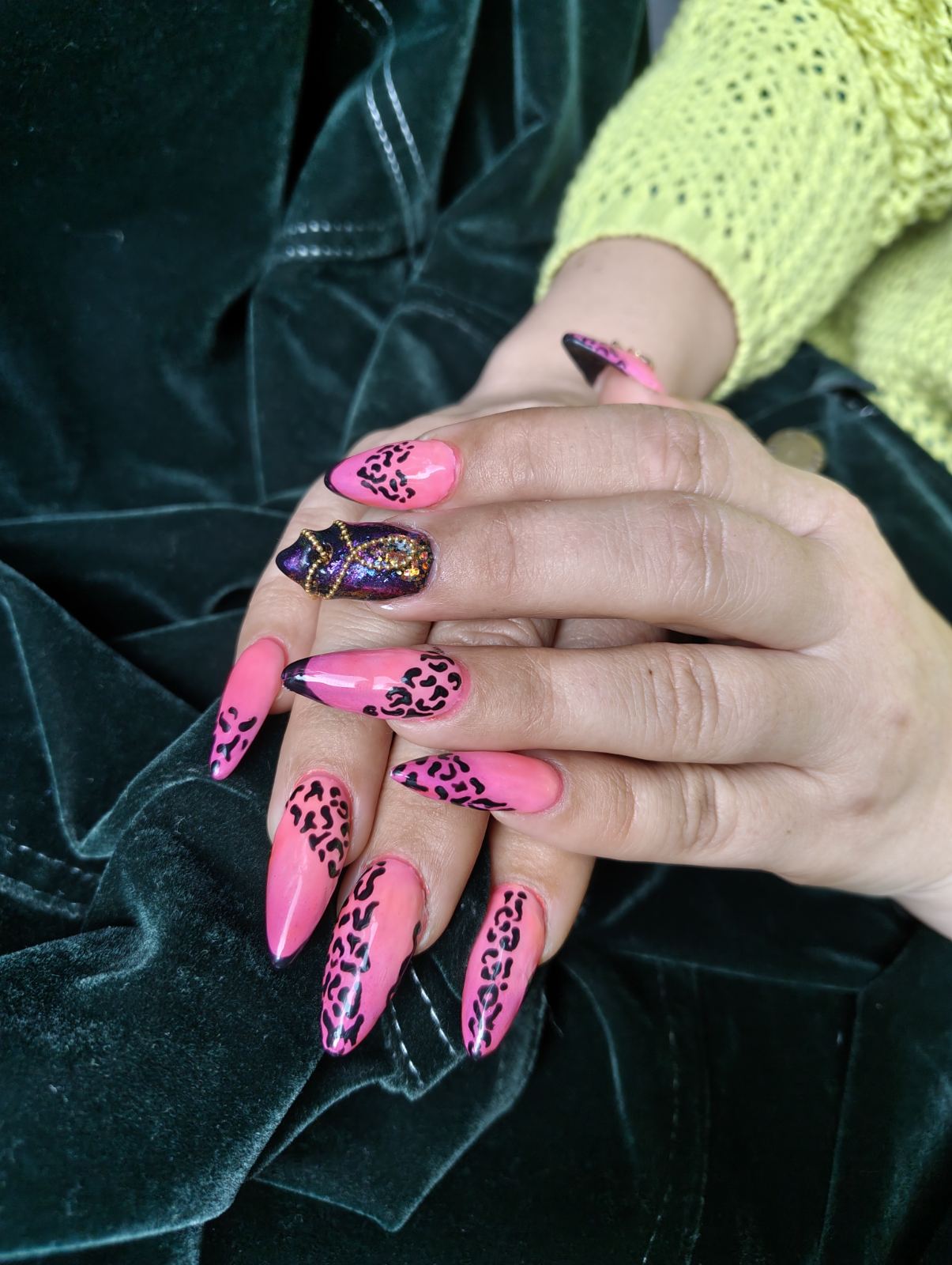 Pink leopard nails by Daria